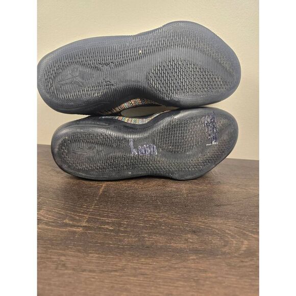 Athletic_Shoes